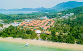 Blue Bay Resort - Access to Pool and Beach-Phuket & Krabi